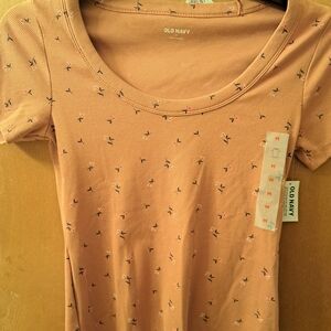 Old Navy Women's Short Sleeve Top in Tan with Pattern